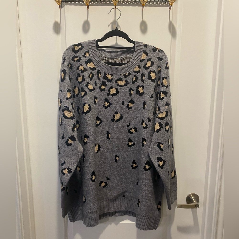 BloomChic Women Plus Size Gray Tan Leopard  Sweater - 22-24 - Like New, No Tags